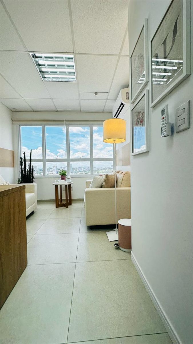 Sala de atendimento iluminada